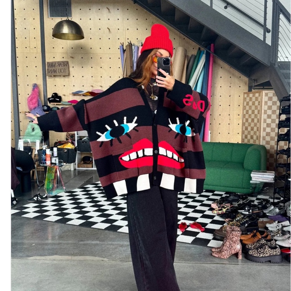 Here’s to the weirdos cardigan. Dressed in lala


Never worn. S/m